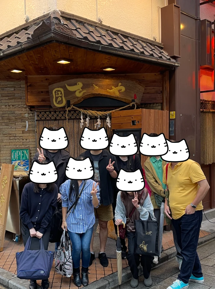 オフ会で店の前に集まったメンバーの集合写真