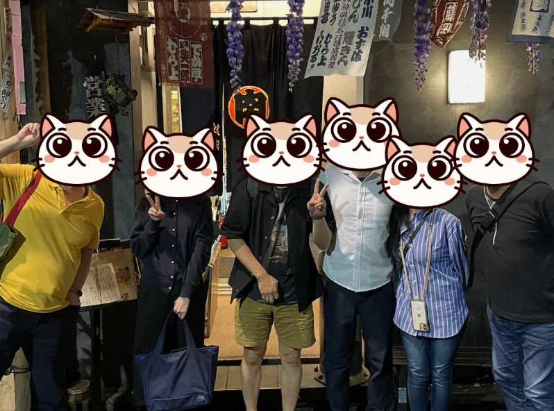 夜のオフ会の集合写真